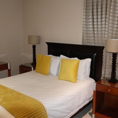בוקסבורג Airport Gardens Boutique Hotel מראה חיצוני תמונה