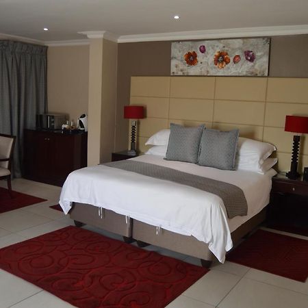 בוקסבורג Airport Gardens Boutique Hotel מראה חיצוני תמונה