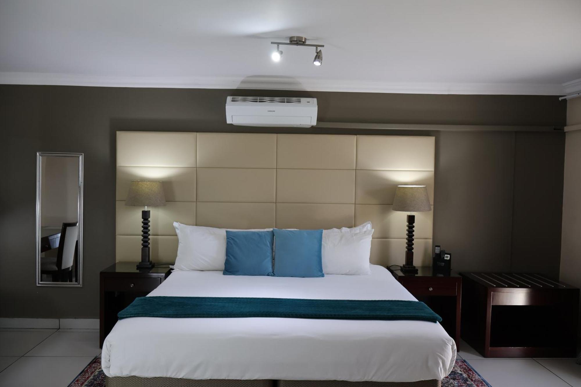 בוקסבורג Airport Gardens Boutique Hotel מראה חיצוני תמונה