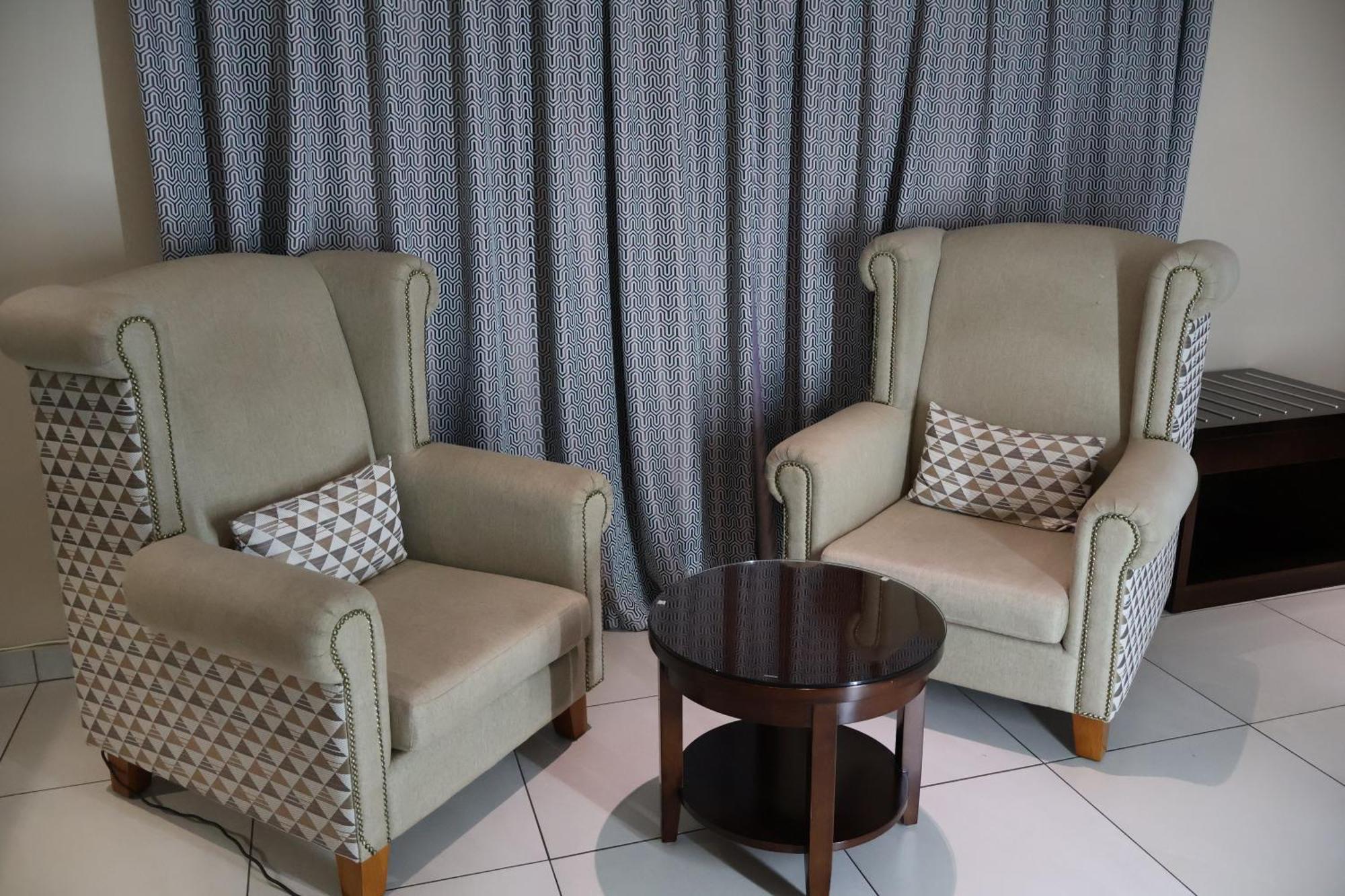 בוקסבורג Airport Gardens Boutique Hotel מראה חיצוני תמונה