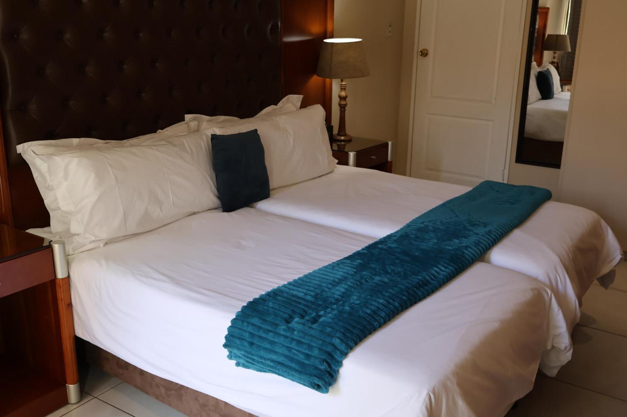 בוקסבורג Airport Gardens Boutique Hotel מראה חיצוני תמונה
