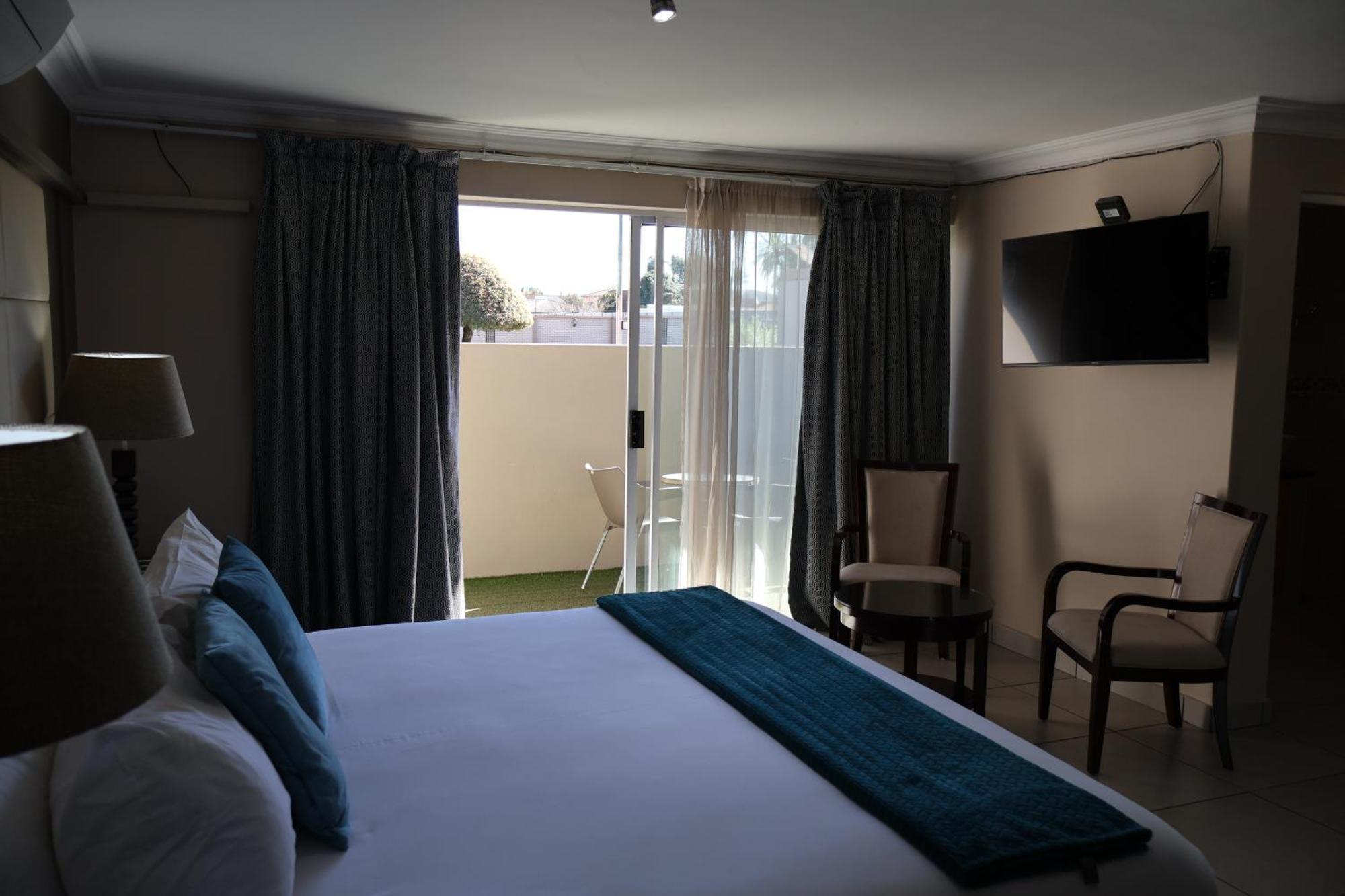 בוקסבורג Airport Gardens Boutique Hotel מראה חיצוני תמונה