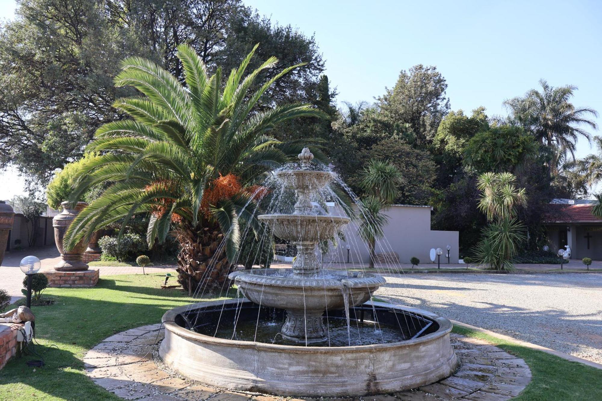 בוקסבורג Airport Gardens Boutique Hotel מראה חיצוני תמונה