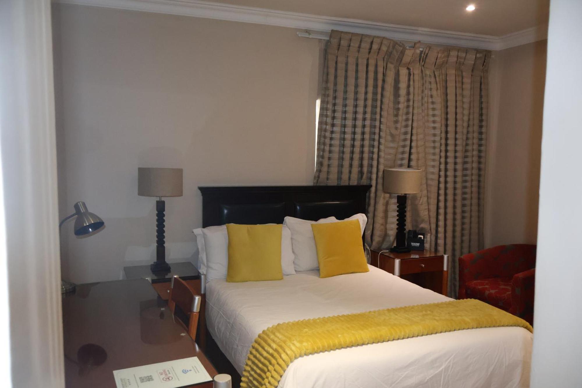 בוקסבורג Airport Gardens Boutique Hotel מראה חיצוני תמונה