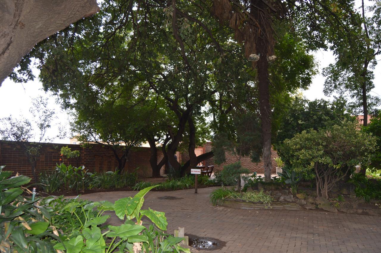 בוקסבורג Airport Gardens Boutique Hotel מראה חיצוני תמונה