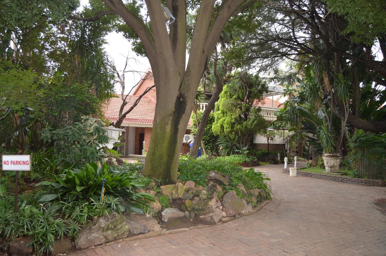 בוקסבורג Airport Gardens Boutique Hotel מראה חיצוני תמונה