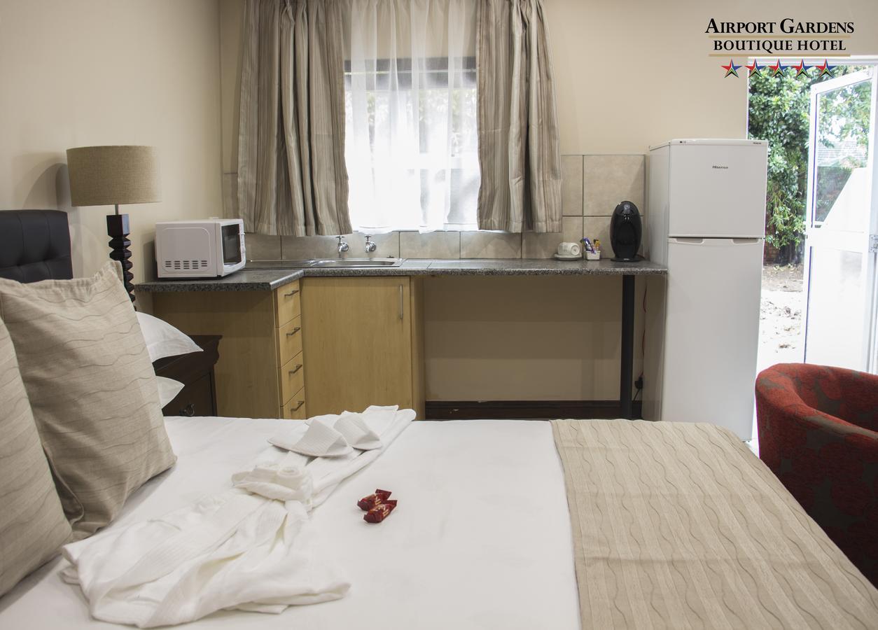 בוקסבורג Airport Gardens Boutique Hotel מראה חיצוני תמונה