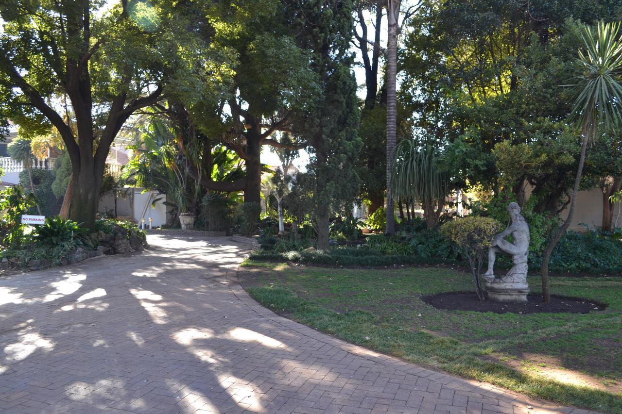 בוקסבורג Airport Gardens Boutique Hotel מראה חיצוני תמונה