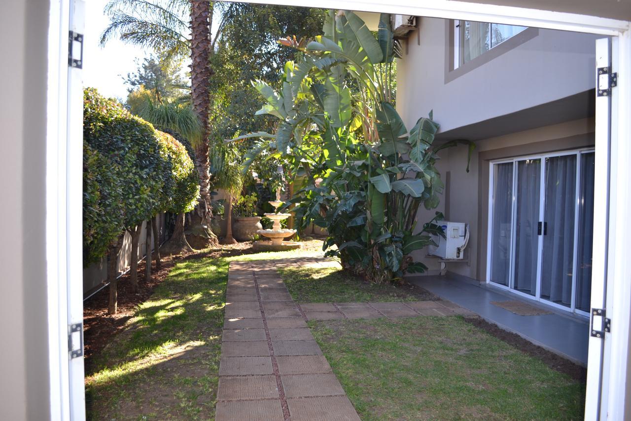 בוקסבורג Airport Gardens Boutique Hotel מראה חיצוני תמונה