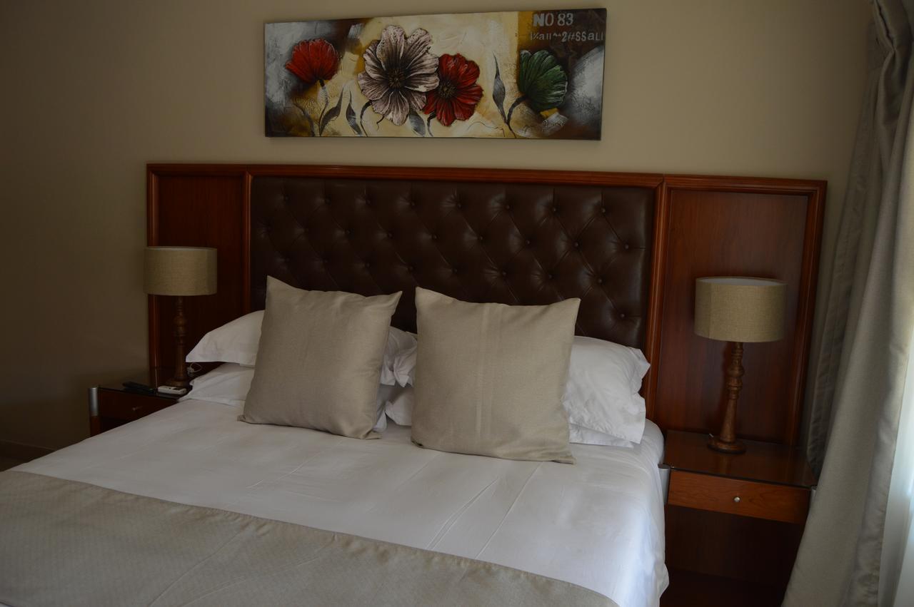 בוקסבורג Airport Gardens Boutique Hotel מראה חיצוני תמונה