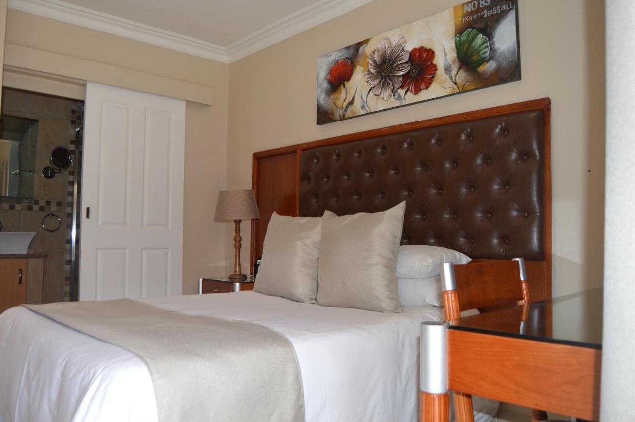 בוקסבורג Airport Gardens Boutique Hotel מראה חיצוני תמונה