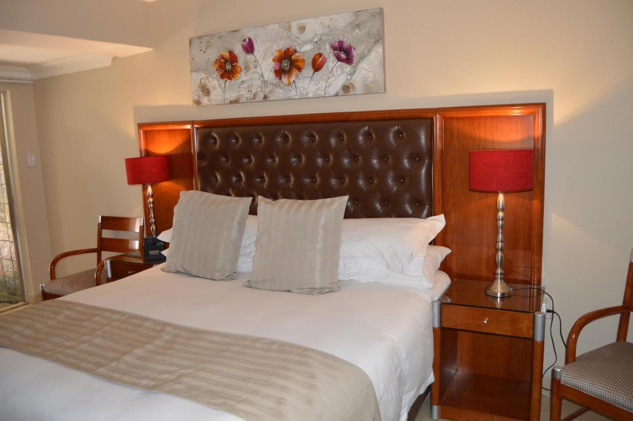 בוקסבורג Airport Gardens Boutique Hotel מראה חיצוני תמונה