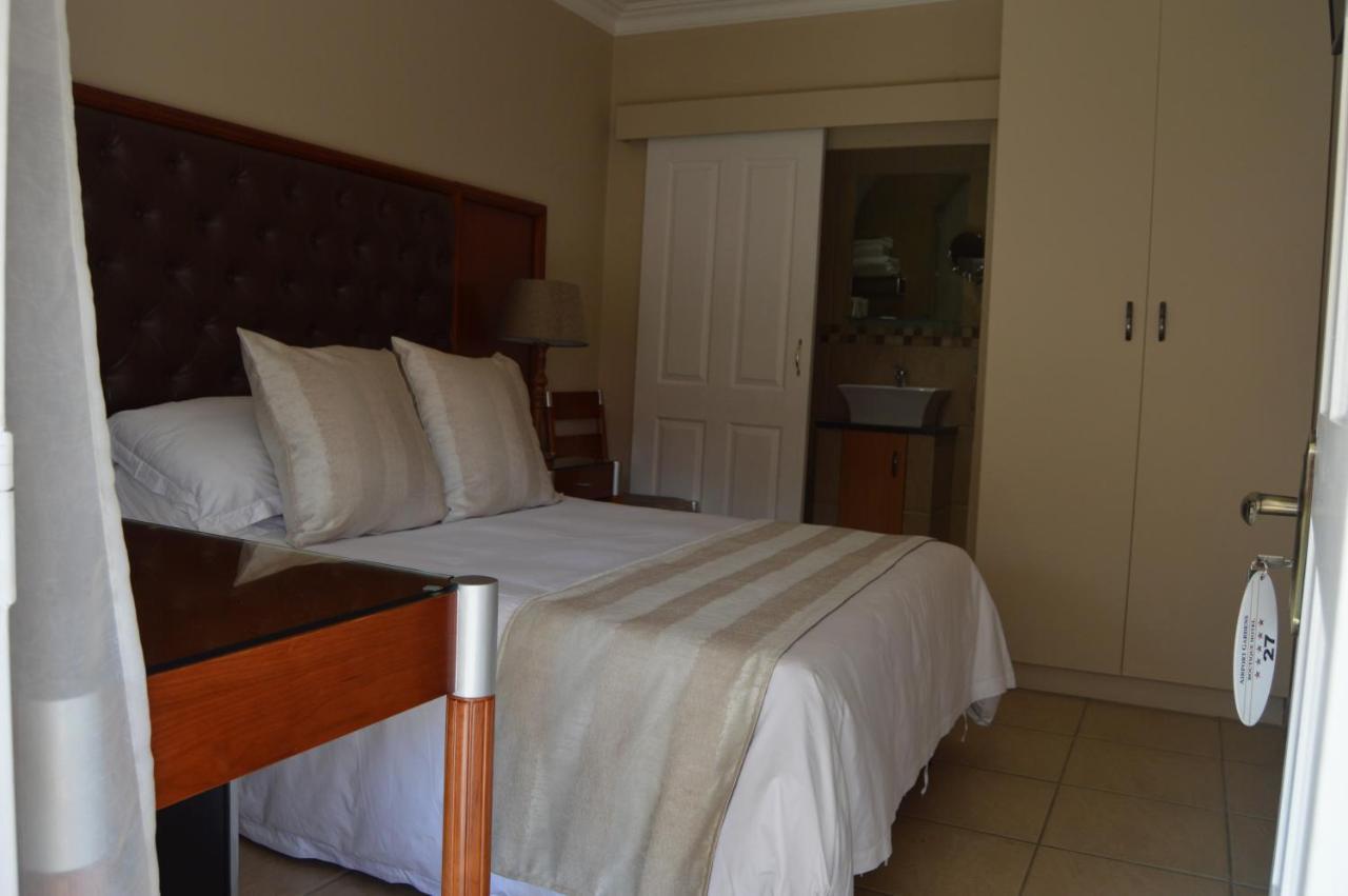 בוקסבורג Airport Gardens Boutique Hotel מראה חיצוני תמונה