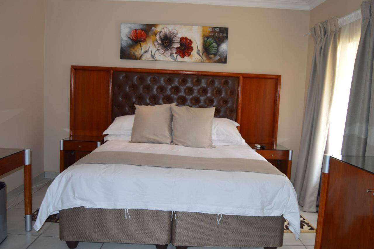 בוקסבורג Airport Gardens Boutique Hotel מראה חיצוני תמונה