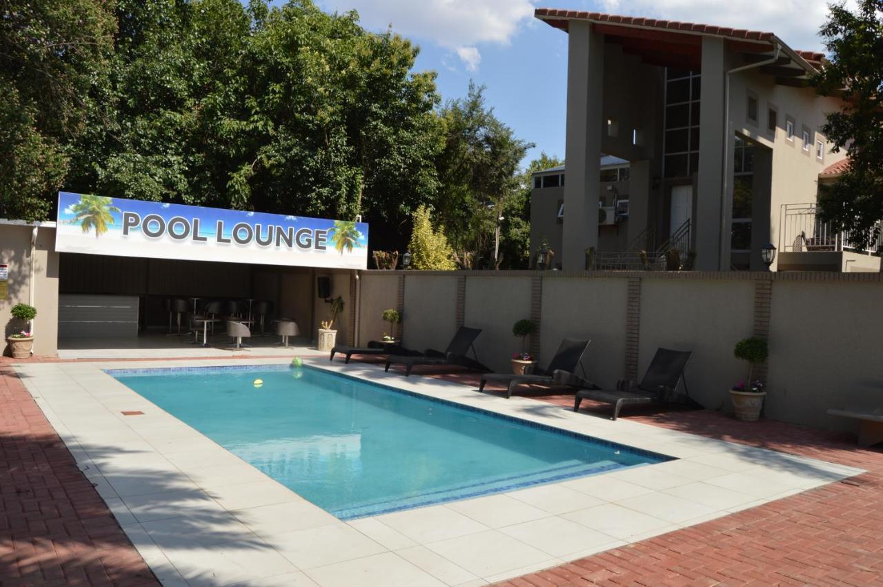 בוקסבורג Airport Gardens Boutique Hotel מראה חיצוני תמונה