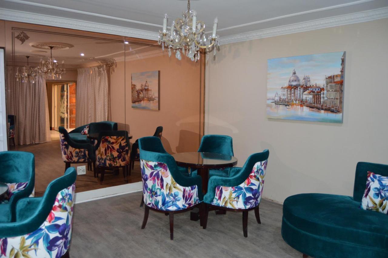 בוקסבורג Airport Gardens Boutique Hotel מראה חיצוני תמונה
